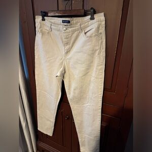 Bandolino Size 16 Karyn Boyfriend White Jeans